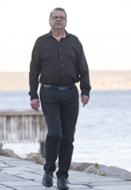 Tromsøforsker debuterer med diktsamling om livets oktoberlys